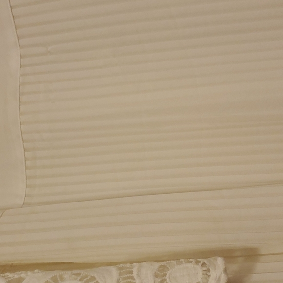 A VERY BEAUTIFUL LACE/PLEATED DRESS - Picture 4 of 6